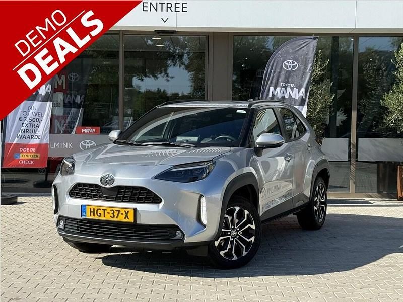 Grijs Gebruikt 2025 Toyota Yaris Cross Edition SUV | € 32.900 (Duur) - Afbeelding 1/4