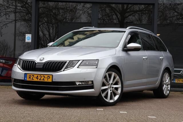 Grijs Occasion 2018 Skoda Octavia Sport Stationwagen | € 16.995 - Afbeelding 1/4
