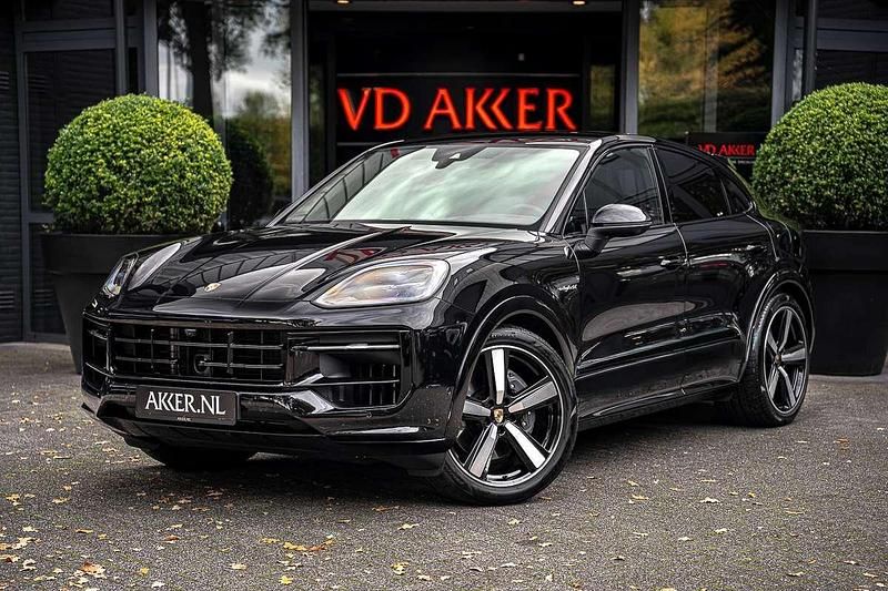 Zwart Occasion 2025 Porsche Cayenne SUV | € 139.880 (Duur) - Afbeelding 1/4