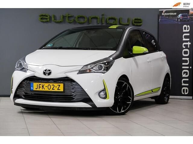Wit Occasion 2019 Toyota Yaris Executive Hatchback | € 15.750 (Goede deal) - Afbeelding 1/4