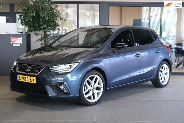 Grijs, metallic lak Gebruikt 2021 Seat Ibiza FR Hatchback | € 15.950 (Goede deal) - Afbeelding 1/4