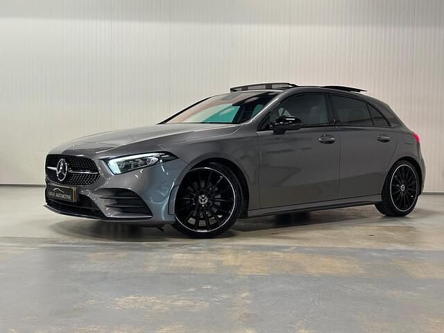 Grijs Gebruikt 2020 Mercedes A180 Premium Plus Hatchback | € 28.900 (Iets duurder) - Afbeelding 1/4