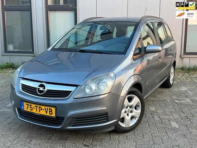 Grijs Gebruikt 2006 Opel Zafira Enjoy MPV | € 2.999 (Eerlijke prijs) - Afbeelding 1/4