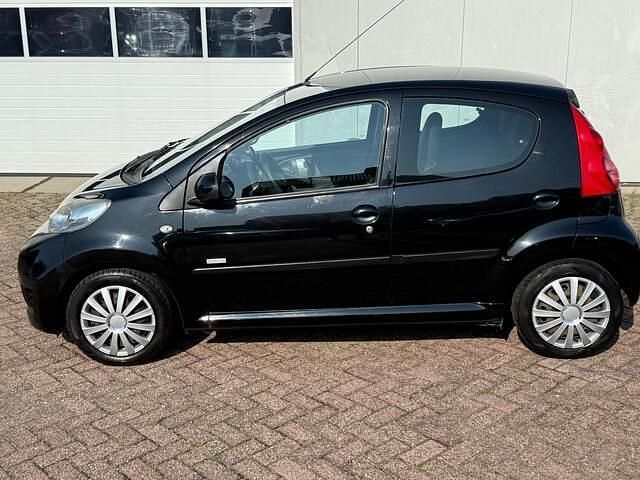 Zwart Gebruikt 2010 Peugeot 107 Hatchback | € 2.750 (Eerlijke prijs) - Afbeelding 1/4