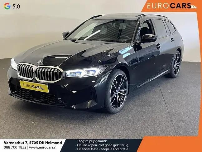 Zwart, metallic lak Gebruikt 2024 BMW 330e Basis Stationwagen | € 49.490 (Goede deal) - Afbeelding 1/4