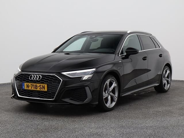 Zwart Occasion 2022 Audi A3 Sportback S-Line Hatchback | € 20.750 (Super prijs) - Afbeelding 1/4
