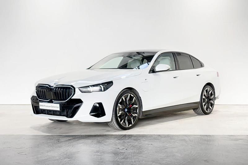 Occasion BMW 550e M Sport 489 PK (359 kW) 2025 Alpinweiss Sedan