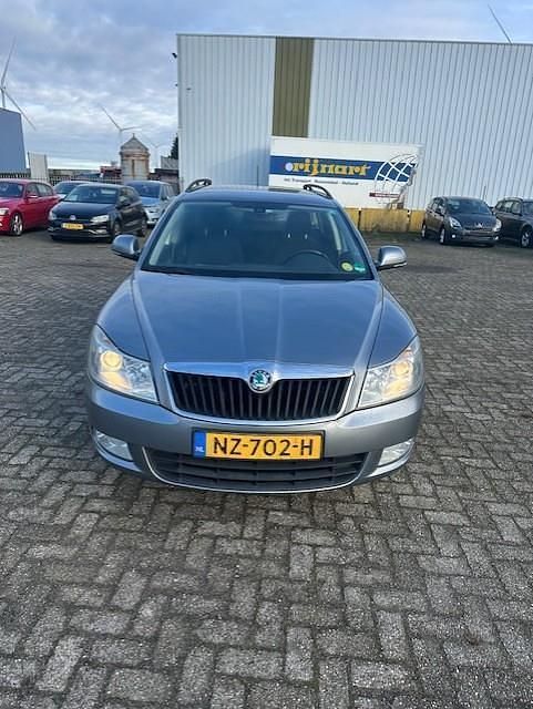 Occasion 2013 Skoda Octavia Elegance Stationwagen | € 2.850 (Super prijs) - Afbeelding 1/4