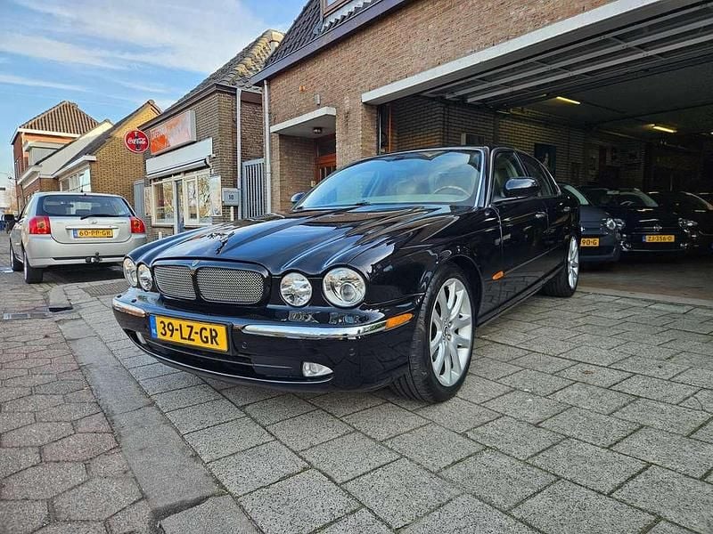 Zwart Occasion 2003 Jaguar XJ Executive Sedan | € 9.750 (Eerlijke prijs) - Afbeelding 1/4
