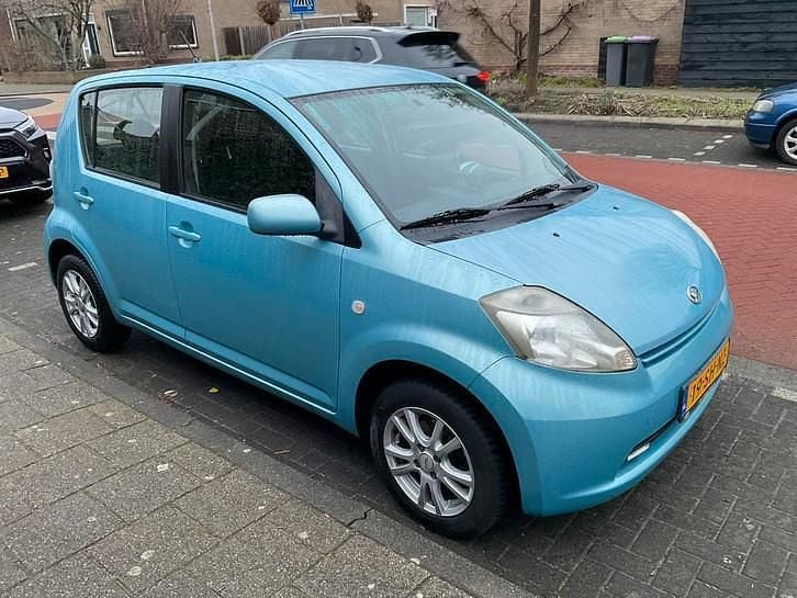 Occasion 2006 Daihatsu Sirion Hatchback | € 1.750 (Goede deal) - Afbeelding 1/4