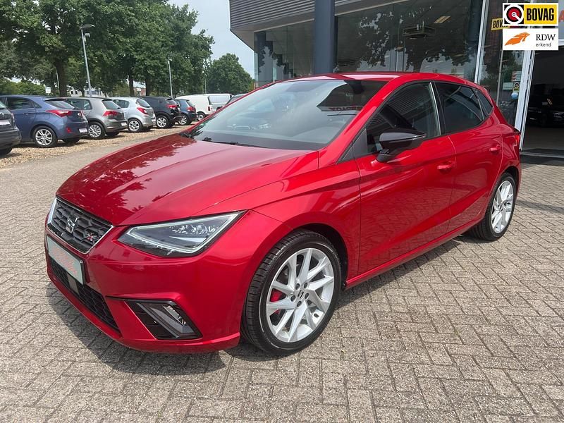 Rood Occasion 2019 Seat Ibiza Business Hatchback | € 17.940 (Eerlijke prijs) - Afbeelding 1/4