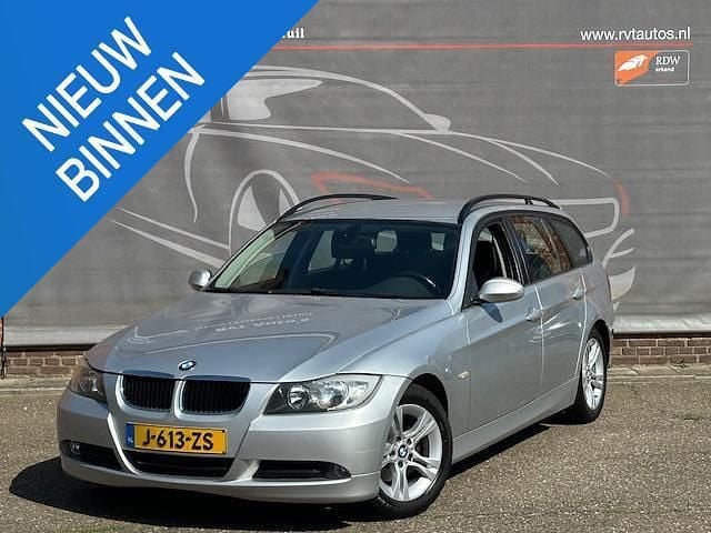 Grijs Gebruikt 2008 BMW 318 Executive Stationwagen | € 4.499 (Goede deal) - Afbeelding 1/4
