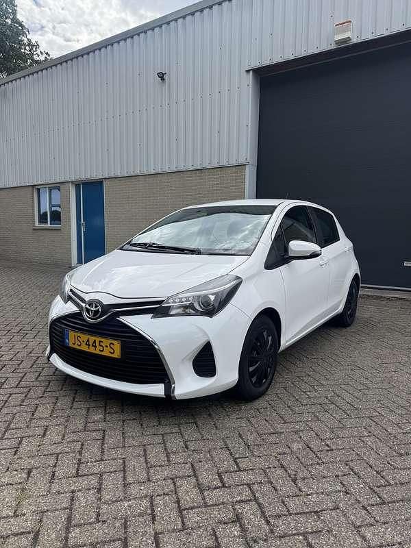 Wit Gebruikt 2016 Toyota Yaris MPV | € 6.995 (Goede deal) - Afbeelding 1/4