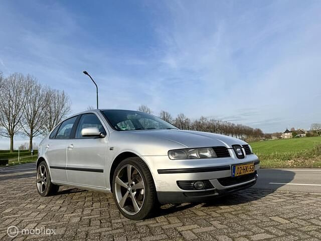 Occasion Seat Leon 125 PK (91 kW) 2001 Grijs Hatchback