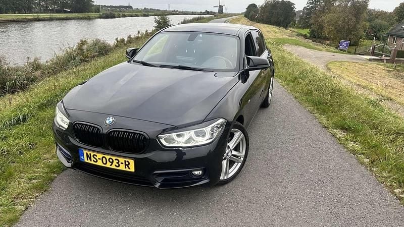 Zwart Gebruikt 2017 BMW 116 Hatchback | € 11.450 (Eerlijke prijs) - Afbeelding 1/4