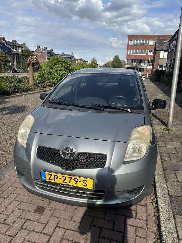 Grijs Gebruikt 2006 Toyota Yaris | € 2.200 (Super prijs) - Afbeelding 1/4