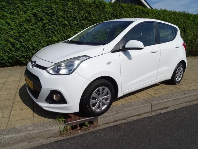 Wit Gebruikt 2015 Hyundai i10 Hatchback | € 7.750 (Eerlijke prijs) - Afbeelding 1/4