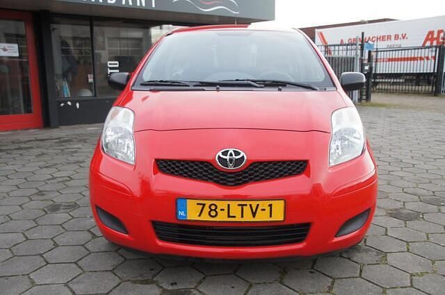 Occasion Toyota Yaris Cool 69 PK (50 kW) 2010 Rood Hatchback