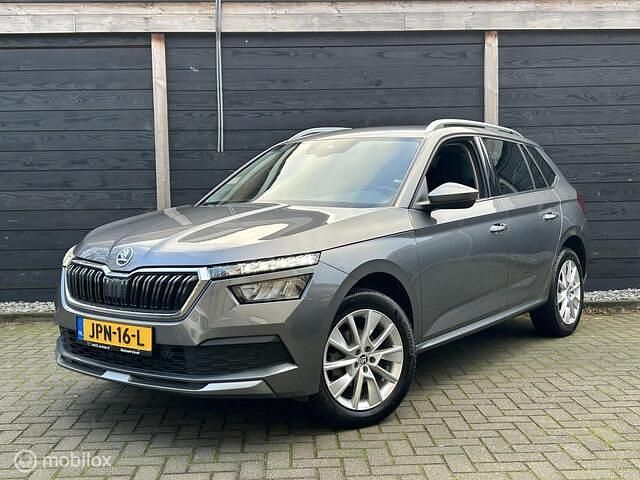 Grijs Gebruikt 2023 Skoda Kamiq Ambition SUV | € 23.450 (Eerlijke prijs) - Afbeelding 1/4