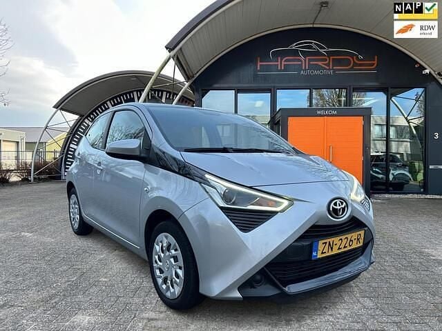 Occasion Toyota Aygo X-play 72 PK (52 kW) 2019 Grijs Hatchback