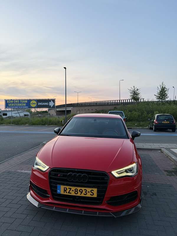 Rood Gebruikt 2014 Audi S3 Sportback Stationwagen | € 18.499 - Afbeelding 1/4