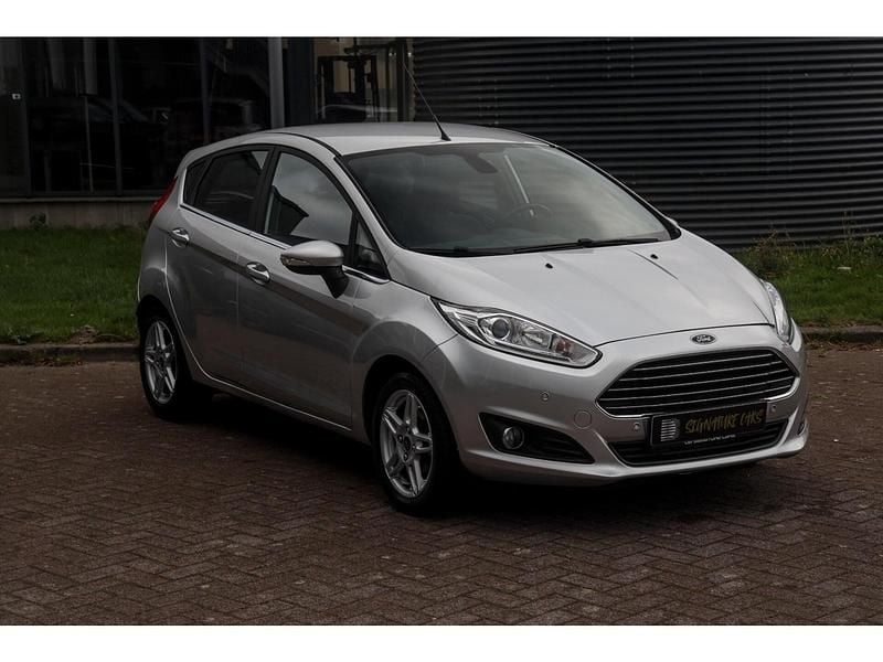 Grijs Gebruikt 2014 Ford Fiesta Titanium X Hatchback | € 8.450 (Goede deal) - Afbeelding 1/4