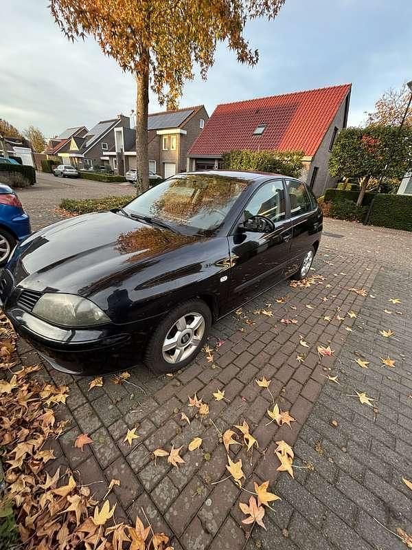 Zwart Gebruikt 2003 Seat Ibiza Stella Hatchback | € 800 (Eerlijke prijs) - Afbeelding 1/4