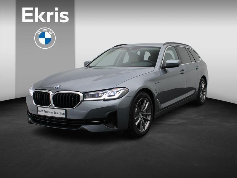 Grijs Gebruikt 2022 BMW 520 Executive Stationwagen | € 37.950 (Goede deal) - Afbeelding 1/4