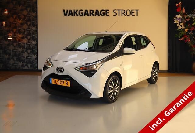 Wit Gebruikt 2018 Toyota Aygo X-play Hatchback | € 8.350 (Eerlijke prijs) - Afbeelding 1/4