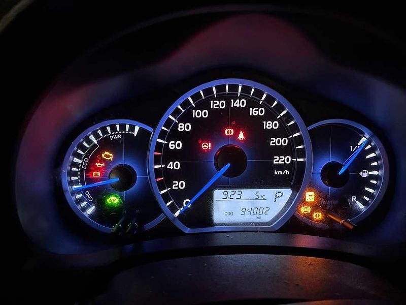 Wit Occasion 2012 Toyota Yaris MPV | € 10.290 (Eerlijke prijs) - Afbeelding 1/4