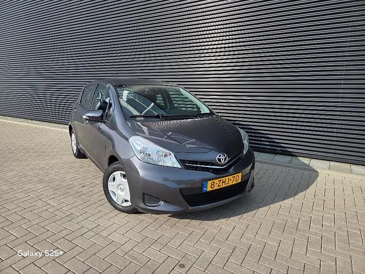 Occasion Toyota Yaris 69 PK (50 kW) 2015 Grijs Hatchback