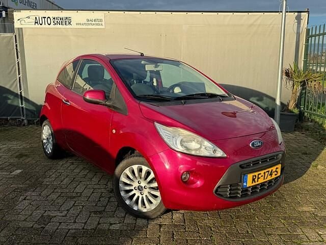 Rood (metallic) Gebruikt 2011 Ford Ka Titanium Hatchback | € 2.749 (Eerlijke prijs) - Afbeelding 1/4