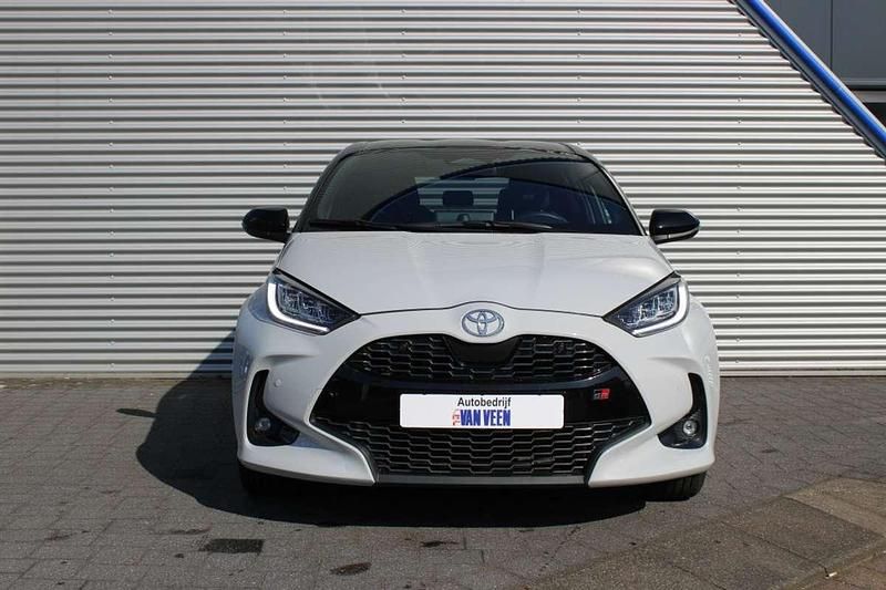 Occasion Toyota Yaris Hybrid Sport 131 PK (96 kW) 2024 Grijs Hatchback
