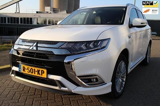 Wit Gebruikt 2020 Mitsubishi Outlander Edition SUV | € 21.950 - Afbeelding 1/4