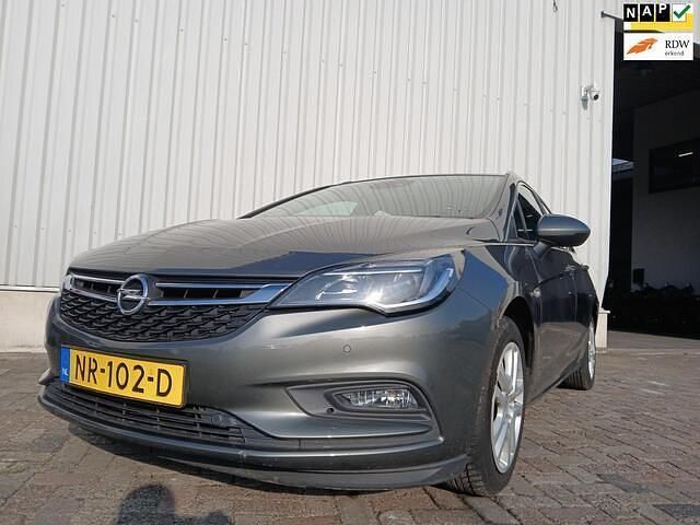 Grijs, metallic lak Gebruikt 2017 Opel Astra Business Stationwagen | € 2.800 - Afbeelding 1/4