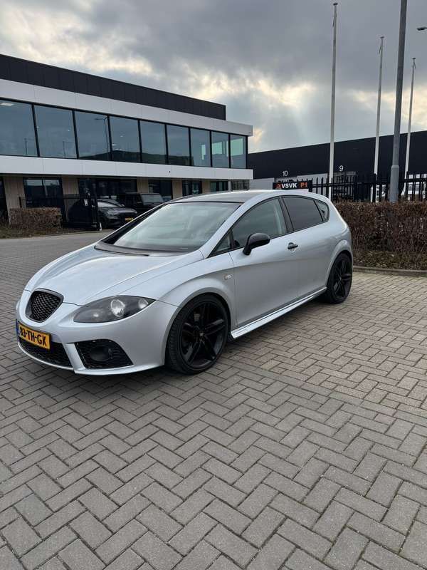Grijs Gebruikt 2006 Seat Leon FR MPV | € 5.999 (Eerlijke prijs) - Afbeelding 1/4