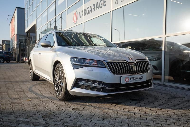 Occasion Skoda Superb LAURIN & KLEMENT 150 PK (110 kW) 2021 Zilver Stationwagen