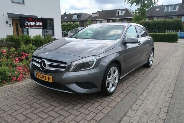Grijs Gebruikt 2014 Mercedes A180 Hatchback | € 12.950 (Goede deal) - Afbeelding 1/4