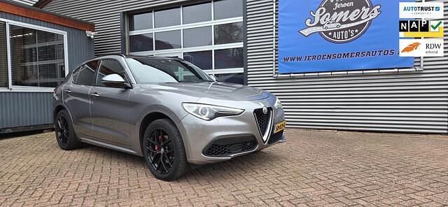 Grijs Gebruikt 2018 Alfa Romeo Stelvio Super SUV | € 20.950 (Super prijs) - Afbeelding 1/4
