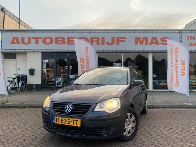 Grijs Gebruikt 2005 VW Polo Trendline Hatchback | € 2.450 (Iets duurder) - Afbeelding 1/4