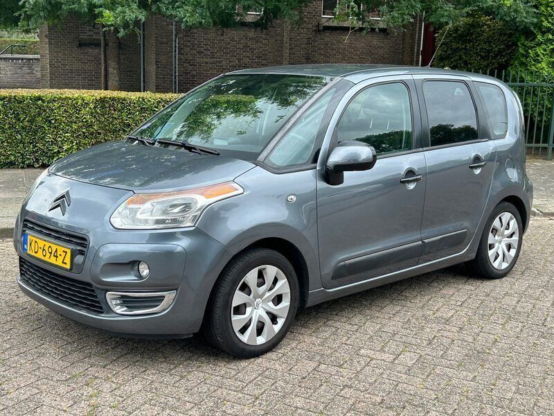 Grijs, metallic lak Gebruikt 2010 Citroën C3 Picasso Exclusive MPV | € 3.850 (Eerlijke prijs) - Afbeelding 1/4