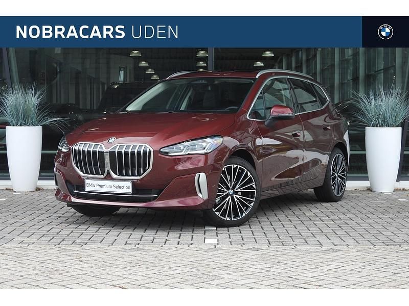 Rood Gebruikt 2025 BMW 220 Comfort Edition Stationwagen | € 57.950 - Afbeelding 1/4