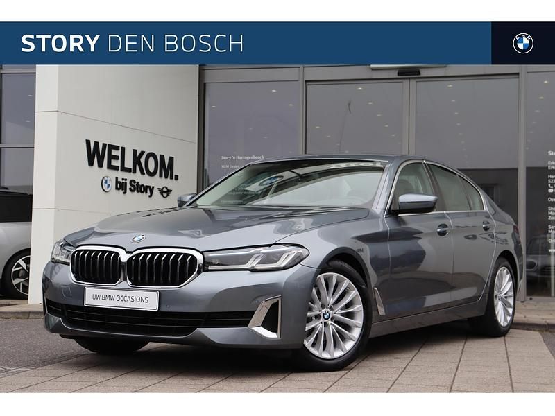 Grijs Gebruikt 2021 BMW 520 Executive Sedan | € 34.950 (Eerlijke prijs) - Afbeelding 1/4