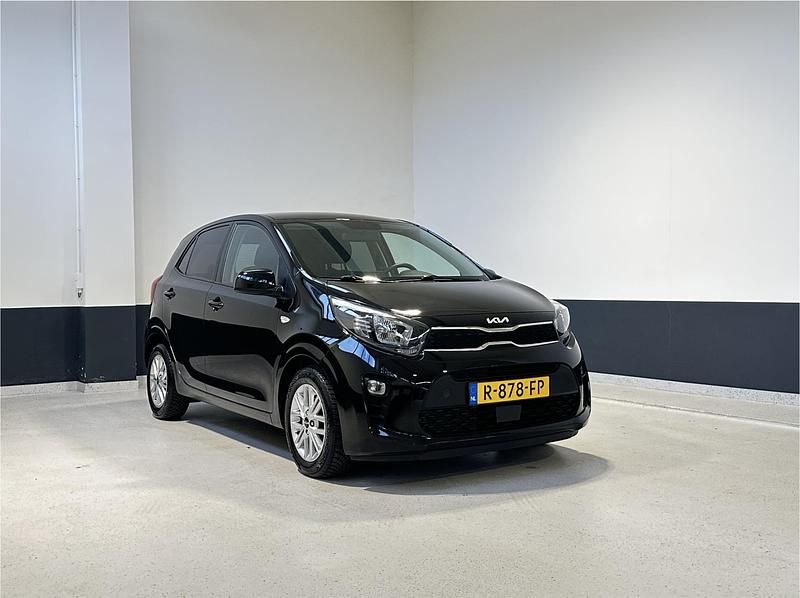 Zwart Occasion 2022 Kia Picanto Hatchback | € 12.449 (Eerlijke prijs) - Afbeelding 1/4