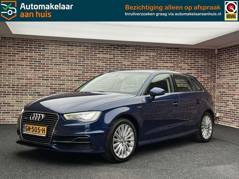 Blauw, metallic lak Gebruikt 2015 Audi A3 Sportback e-tron Attraction Sedan | € 8.250 (Eerlijke prijs) - Afbeelding 1/4