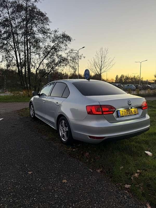 Grijs Gebruikt 2012 VW Jetta Comfortline Sedan | € 3.450 (Goede deal) - Afbeelding 1/4