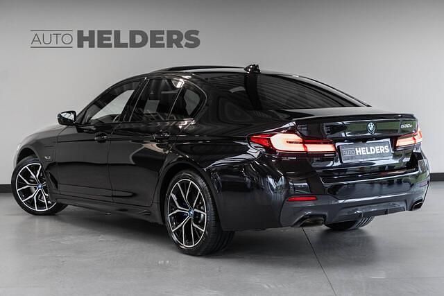 Zwart Gebruikt 2023 BMW 530e M Sport Sedan | € 42.750 (Goede deal) - Afbeelding 1/3
