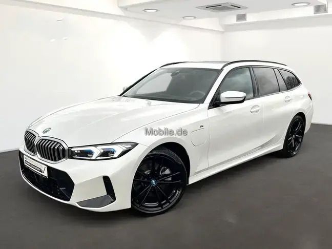 Gebruikt 2024 BMW 330e M Sport Stationwagen | € 52.800 (Goede deal) - Afbeelding 1/4