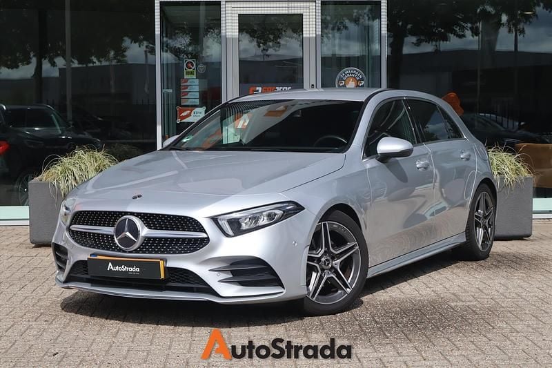 Grijs Gebruikt 2020 Mercedes A180 AMG line Hatchback | € 24.445 (Super prijs) - Afbeelding 1/4