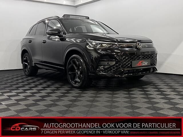 Zwart Nieuw 2025 VW Tiguan R-line Plus SUV | € 53.950 (Super prijs) - Afbeelding 1/4